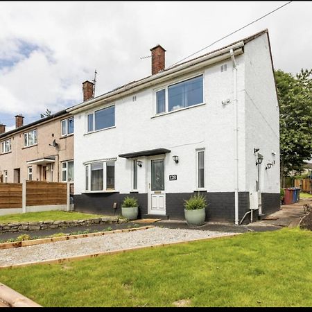Entire Charming 5-Bed House In Darwen Blackburn Bb1 Free Parking Roadside Rishton Extérieur photo