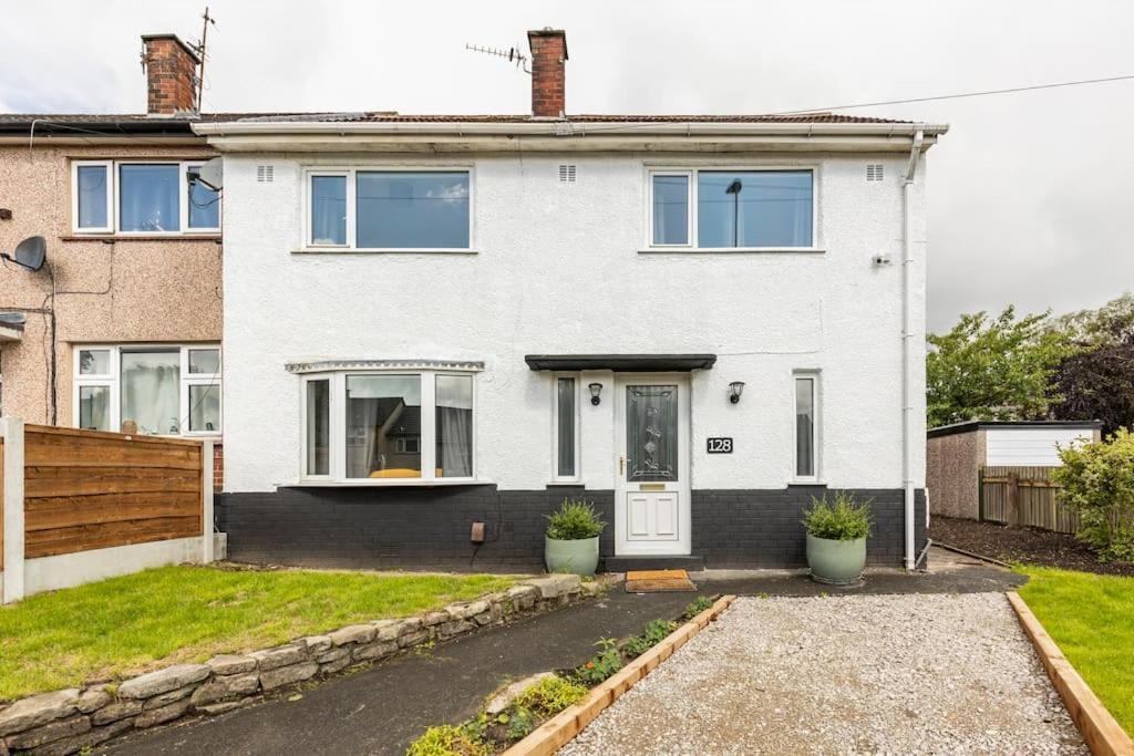 Entire Charming 5-Bed House In Darwen Blackburn Bb1 Free Parking Roadside Rishton Extérieur photo