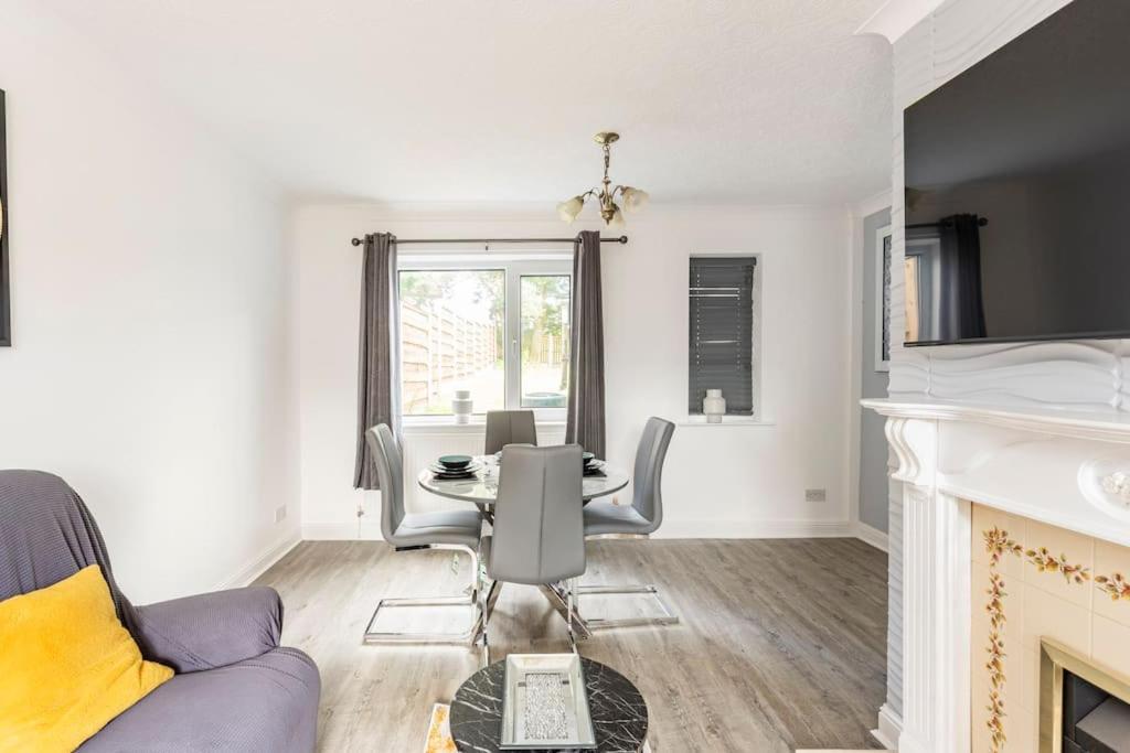 Entire Charming 5-Bed House In Darwen Blackburn Bb1 Free Parking Roadside Rishton Extérieur photo